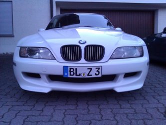 Kennzeichen vorne.jpg Kennzeichen vorne.jpg