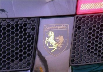 24638-lamborghini-vs-ferrari.jpg