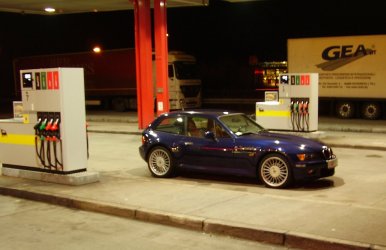 Z3_coupé_montrealblau_metallic_1.jpg