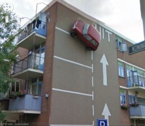 27956-parkplatz-an-hauswand.jpg