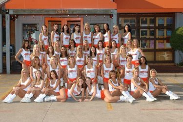 hooters.jpg