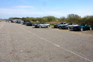 Die Meute trifft ein .jpg Die Meute trifft ein .jpg