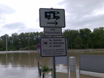 Festplatz unter Wasser...jpg