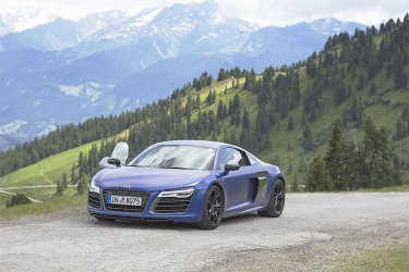 03-thepluses-audi-r8-v10-tt-rs-2013-alpen-zillertaler-hoehenstrasse-r8-front.jpg