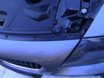 Schrauben Motorhaube.jpg