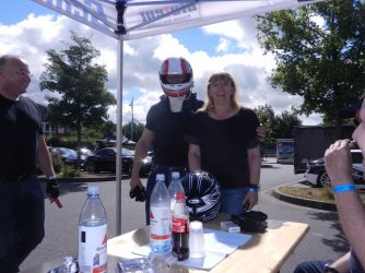 2013-07-31_10-45-59_(Meuspath)_Ulrike nach der Fahrt mit Dieter.JPG