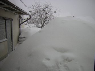 Schnee vorm WoZi.10.02.06.jpg