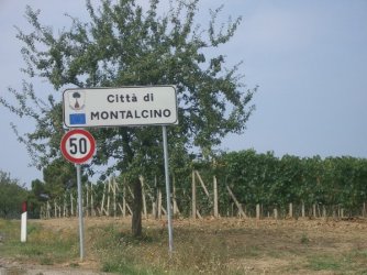 Ortseingang Montalcino.JPG