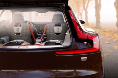 Volvo_Concept_Estate_taillight_closer_view.jpg
