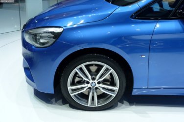 BMW-2er-Active-Tourer-F45-225i-M-Paket-Estorilblau-Genf-2014-LIVE-20-655x436.jpg