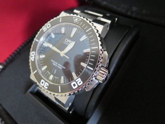 Oris Aquis Date 0010.jpg