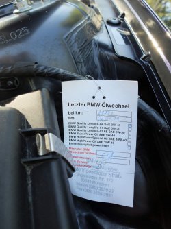 Ölwechsel Hinweisschild Motorraum.jpg