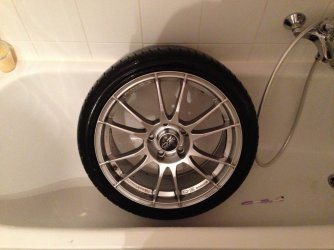 so putze ich Felgen.JPG