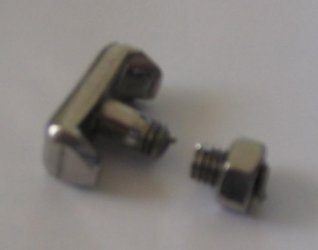 Schraube Batterie Minuspol.jpg