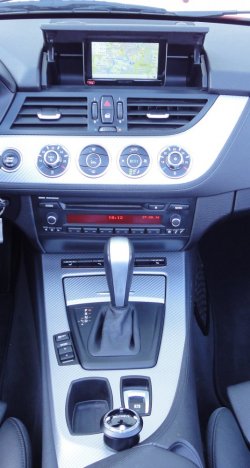 Navi eingebaut 1.jpg Navi eingebaut 1.jpg