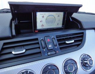 Navi eingebaut 2.jpg Navi eingebaut 2.jpg