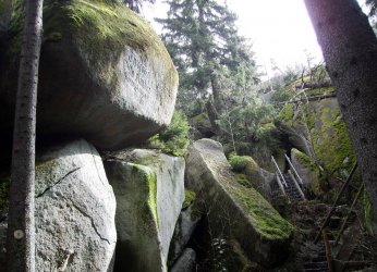 Besuch im Felsenlabirynth 12.4.15 008.JPG