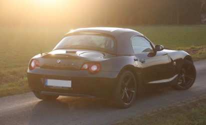 VFL-Heckstoßstange und VFL-Rückleuchten.jpg