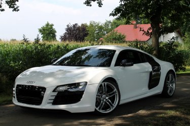 AudiR8-2.jpg