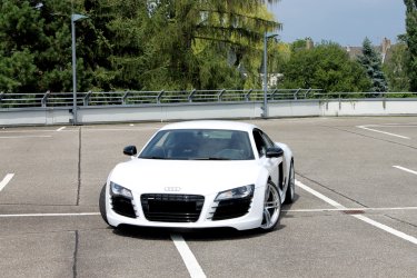 AudiR8-12.jpg