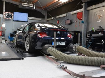 E86M auf Rolle.JPG