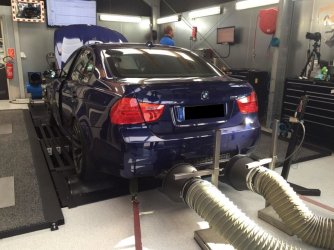 E90 M3 auf Rolle.JPG