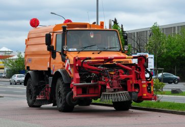 mb-unimog-mit-kehraufsatz-euskirchen-68220.jpg