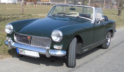 MG Midget 7 (v. links, Dach offen).jpg