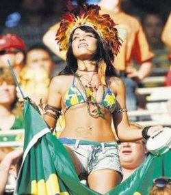 mfb-4748677-brasilien-fan-hoch,templateId=renderScaled,property=Bild,width=263.jpg