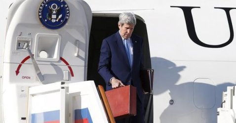 John Kerry steigt in Moskau....jpg