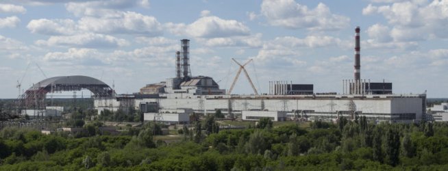 Chernobyl_NPP_Site_Panorama_with_NSC_Construction_-_June_2013_klein.jpg