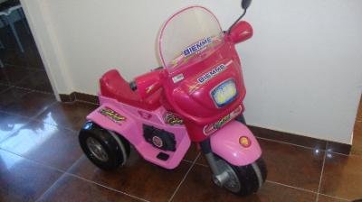 maedchen_motorrad_in_rosa.jpg