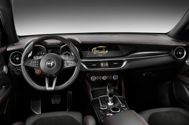 Alfa-Romeo-Stelvio-innen.jpg Alfa-Romeo-Stelvio-innen.jpg