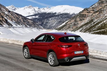 Alfa-Romeo-Stelvio-6.jpg