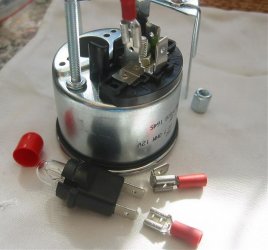 VDO_Instrument_Anschluesse_Stecker3.jpg