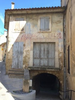 Menerbes.JPG