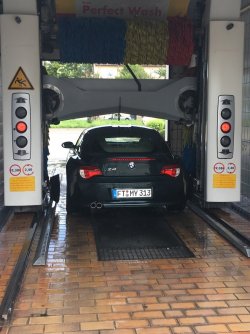 Helena in Waschanlage.JPG