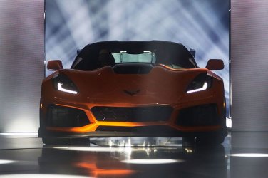 Chevrolet-Corvette-ZR1-fotoshowBig-2e08c62-1130383.jpg