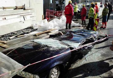 smashed_bmw_004.jpg