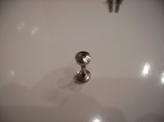 Schrauben für Schweizer Dolch M43 005.JPG