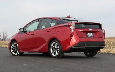 84619_2018_toyota_Prius.jpg