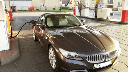 Grau Tankstelle.jpg Grau Tankstelle.jpg