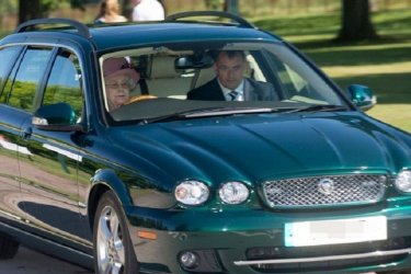 Queen-Elizabeth-Jaguar-Xt..jpg