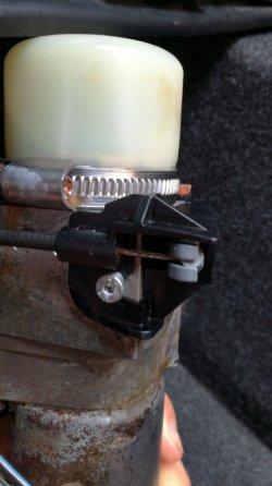 Entriegelung an Pumpe.jpeg