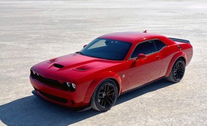 2019-Dodge-Challenger-R_T-Scat-Pack-Widebody-front-three-quarter-02.jpg