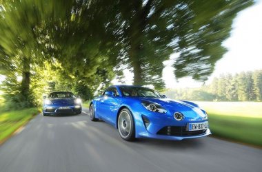 Alpine-A110-Premi-re-Edition-Porsche-718-Cayman-PDK-Exterieur-fotoshowBig-7ba79e27-1182627.jpg