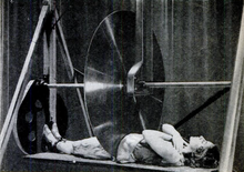 Horace_Goldin_sawing_illusion.png