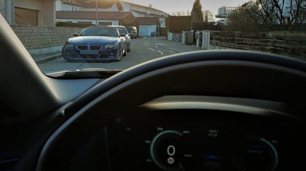 365823