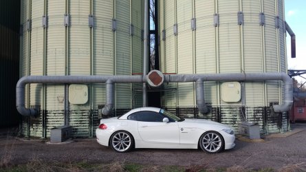 368223