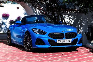 2019-BMW-Z4-sDrive20i-G29-Misano-Blau-M-Sportpaket-UK-01.jpg
